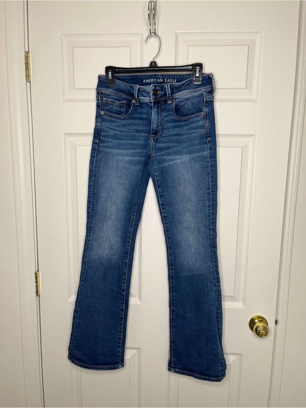 American Eagle super stretch straight leg jeans size 6 medium wash